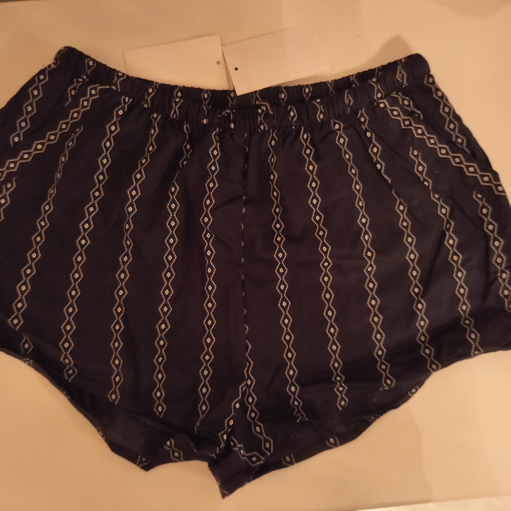 Stylish Black Patterned Women's Shorts